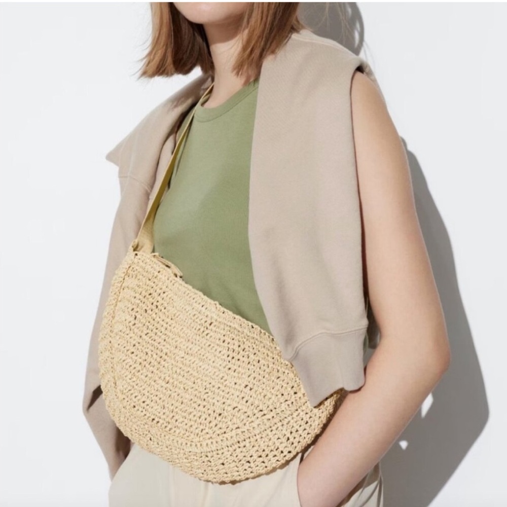 Uniqlo beige crochet paper raffia sling crossbody bag beachy